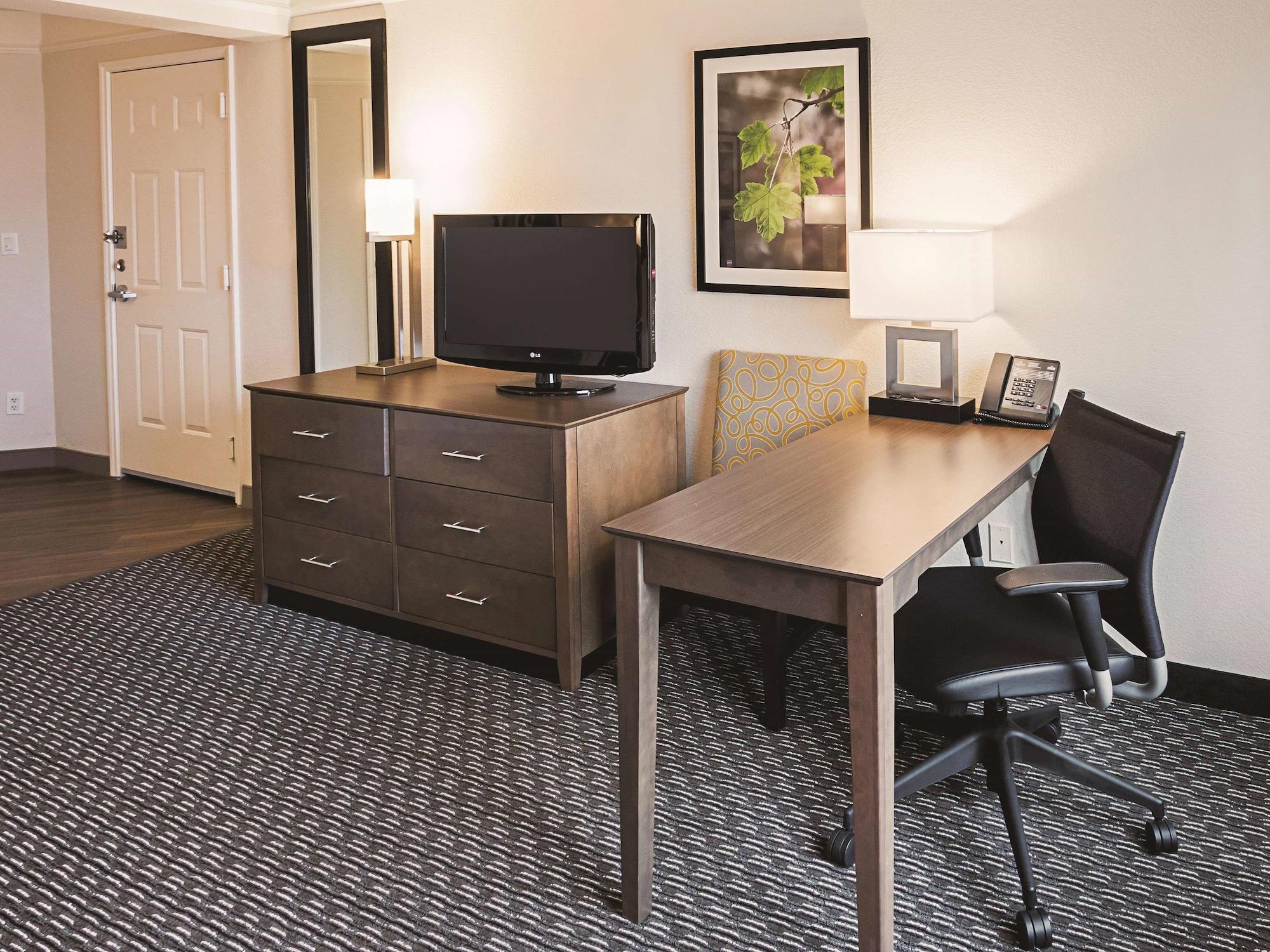 La Quinta By Wyndham Worth View Hotel